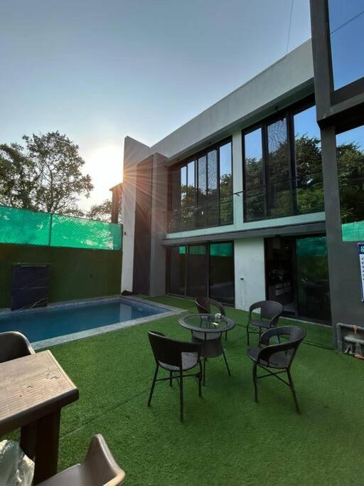 Stayhaven Starmount 4Bhk & Pool Mumbai Ngoại thất bức ảnh