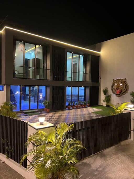 Stayhaven Starmount 4Bhk & Pool Mumbai Ngoại thất bức ảnh