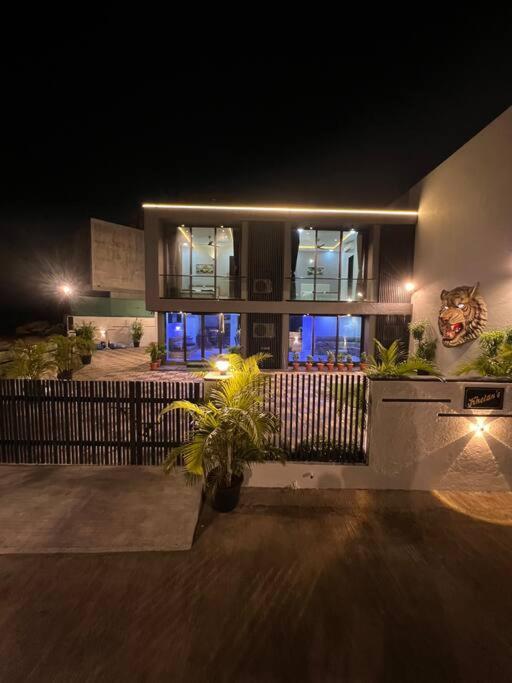 Stayhaven Starmount 4Bhk & Pool Mumbai Ngoại thất bức ảnh