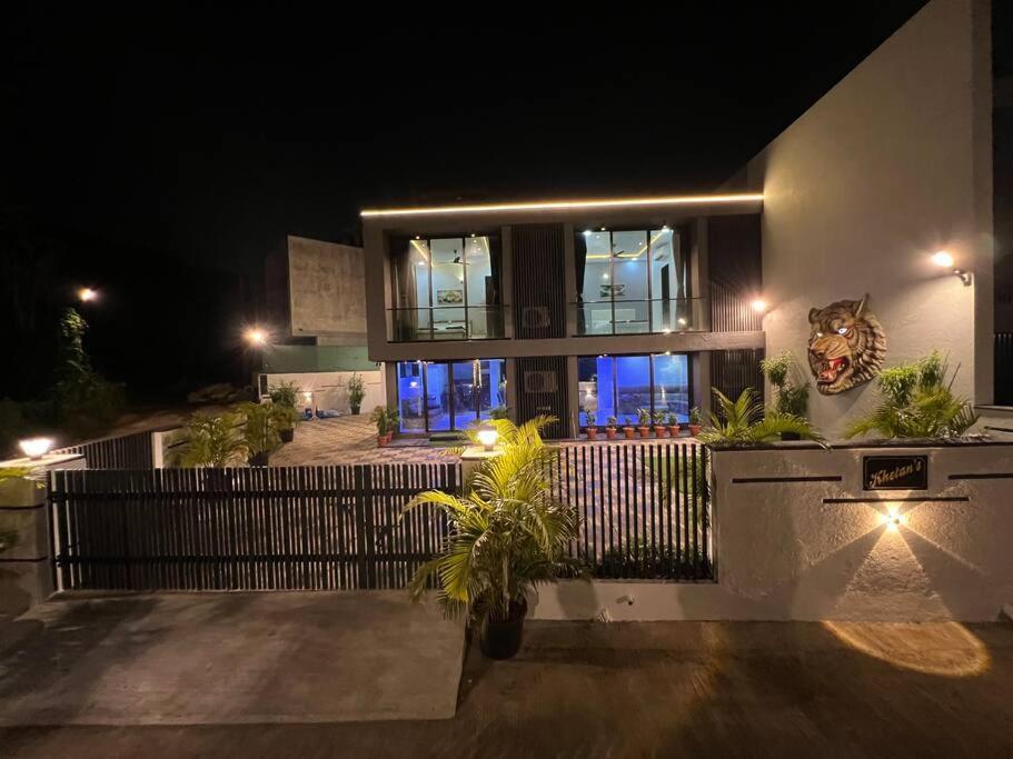 Stayhaven Starmount 4Bhk & Pool Mumbai Ngoại thất bức ảnh